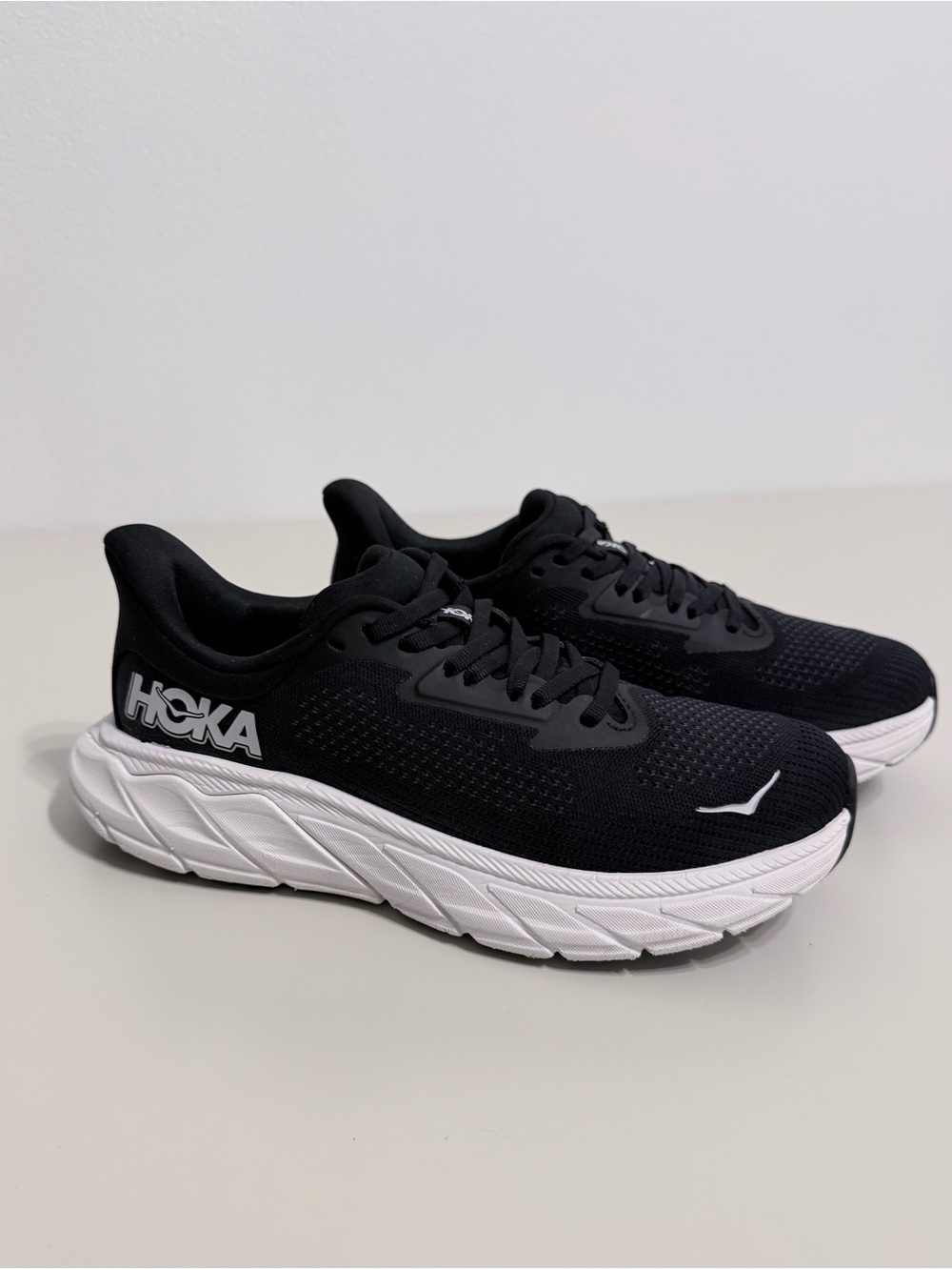 Hoka Arahi 7 Women's Running Shoes Black White Size 7B